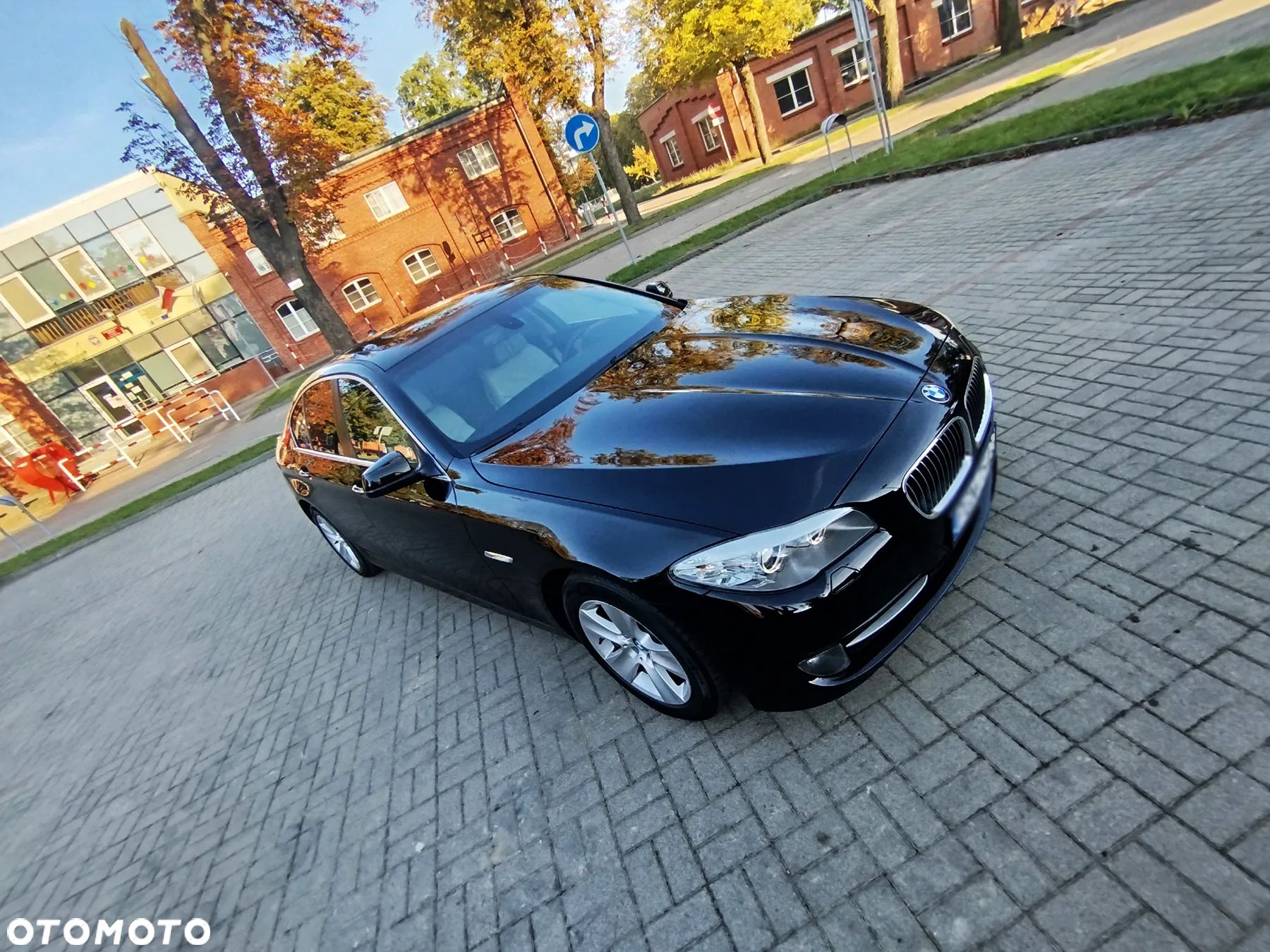 BMW Seria 5 528i Sport-Aut - 1