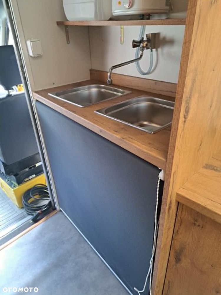 Mercedes-Benz Sprinter - 15