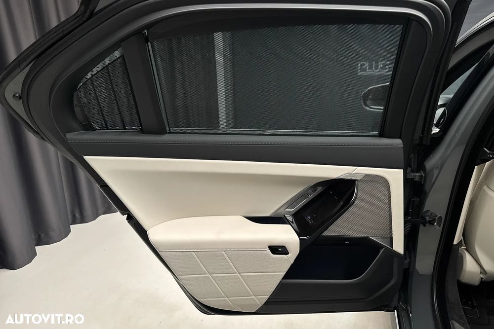 BMW Seria 7 740d xDrive MHEV - 29