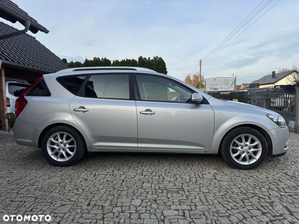 Kia Ceed 1.6 CVVT SW Dream-Team Edition - 4
