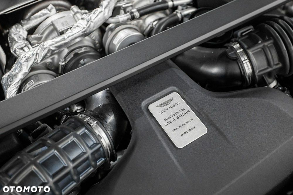 Aston Martin Vantage - 24