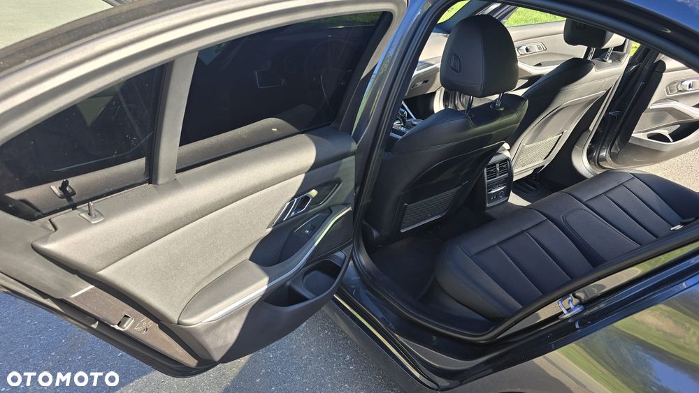 BMW Seria 3 330i Sport Line - 15