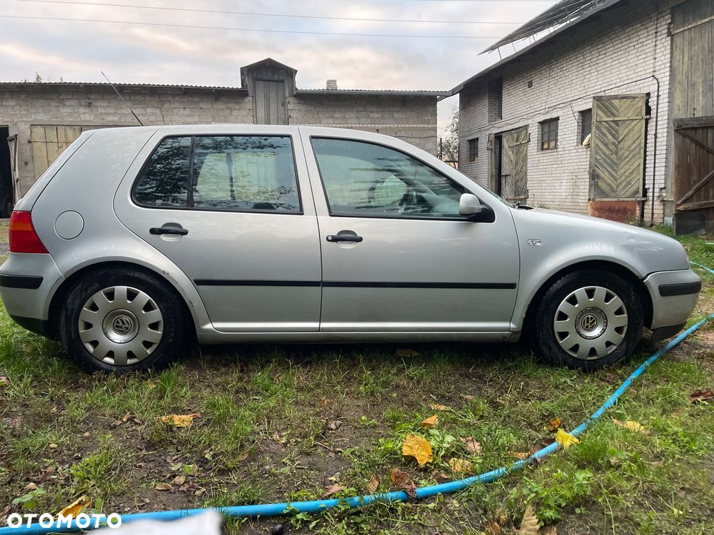 Volkswagen Golf - 6
