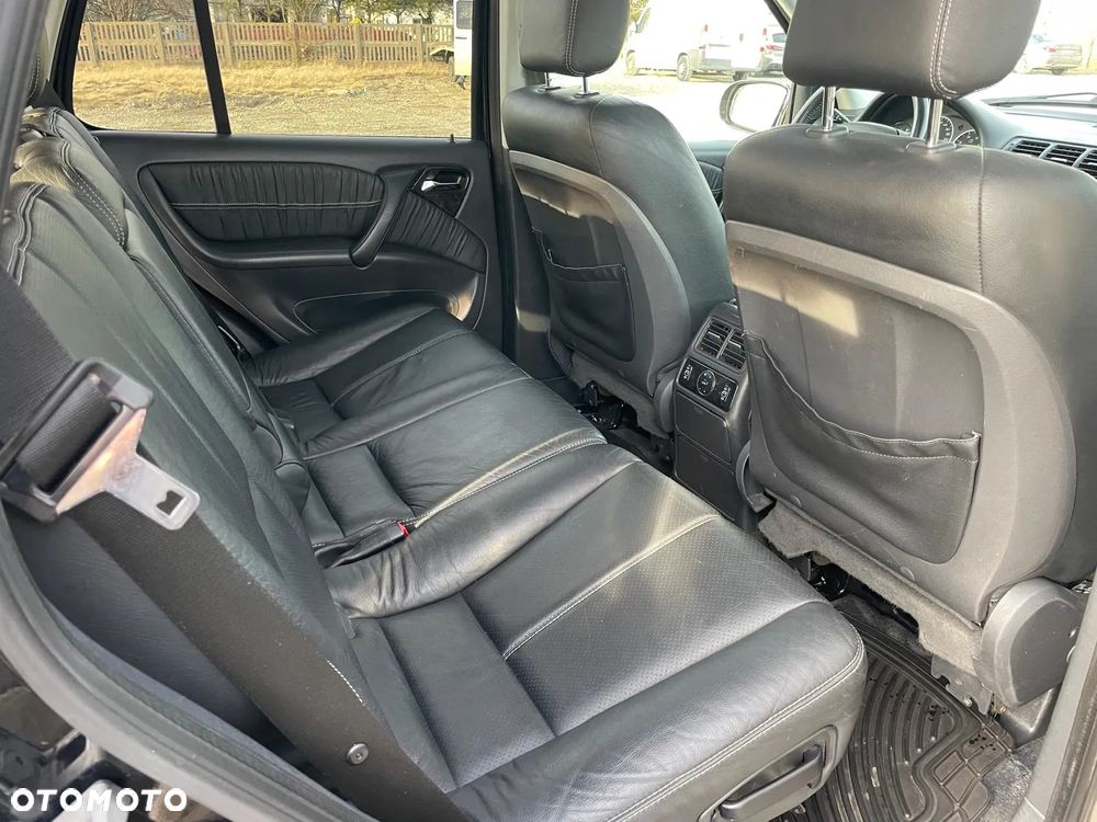 Mercedes-Benz ML - 11