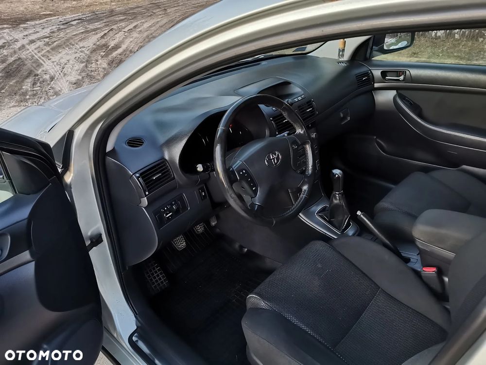 Toyota Avensis 2005 photo 5