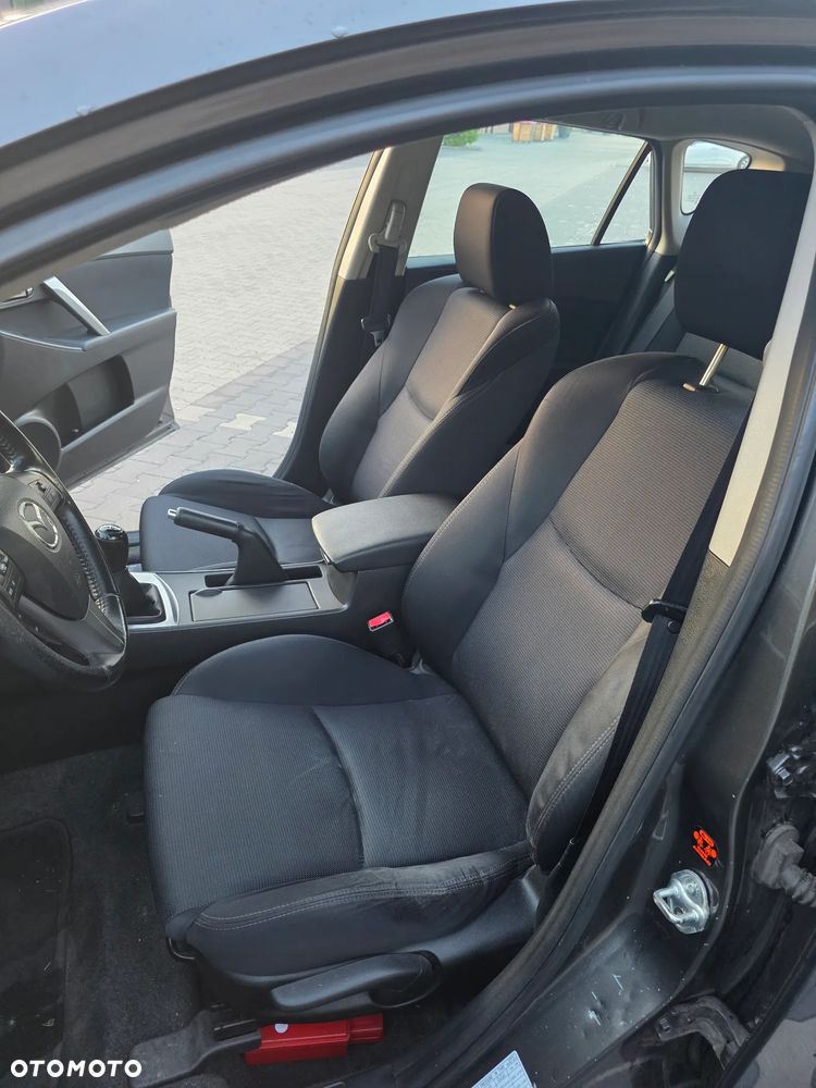 Mazda 3 1.6 Active + - 15