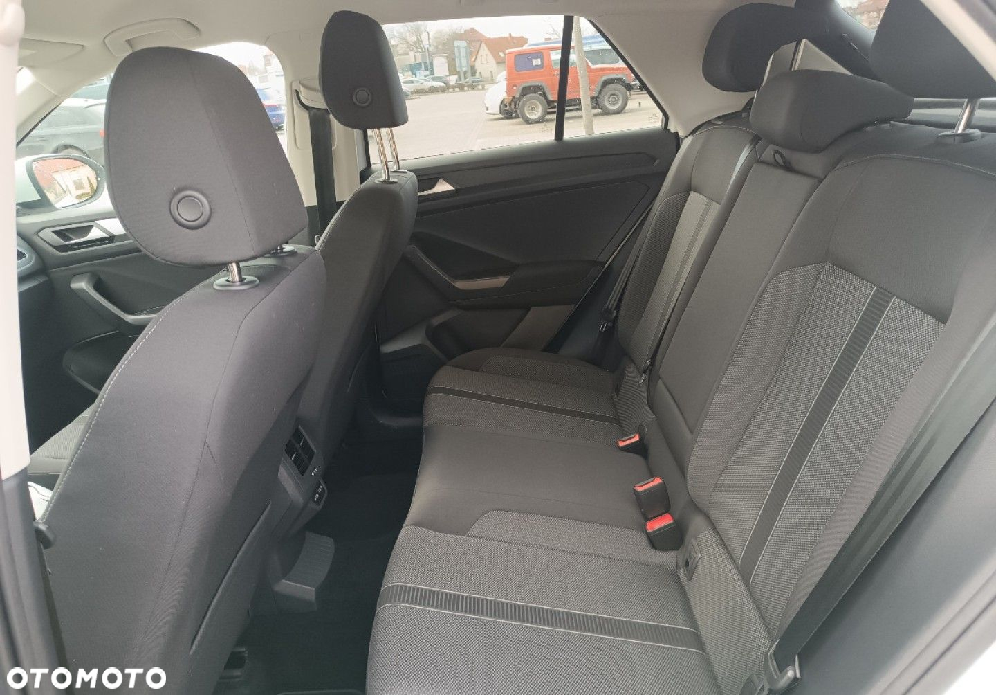 Volkswagen T-Roc - 18