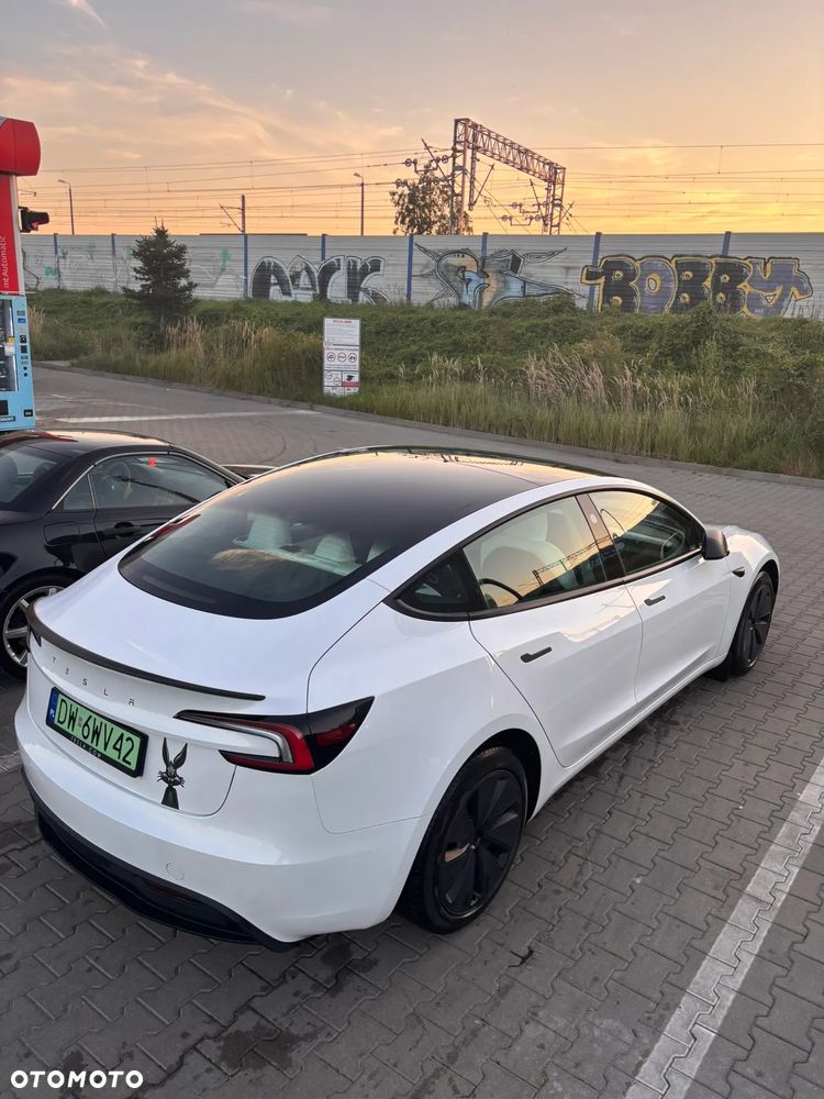 Tesla Model 3 2024 photo 4