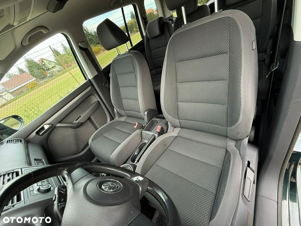 Volkswagen Touran - 22