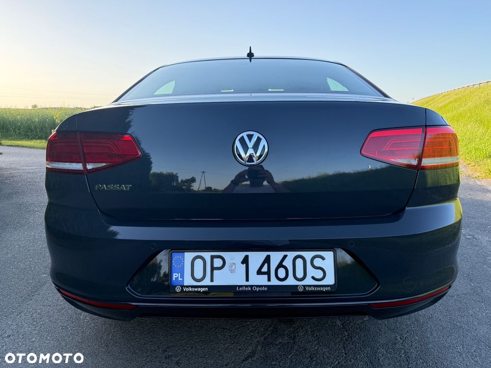 Volkswagen Passat 2.0 TDI SCR Comfortline - 12