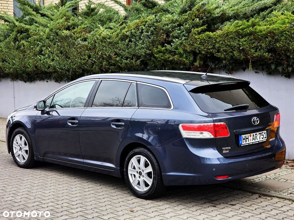 Toyota Avensis Combi 1.8 Executive - 6