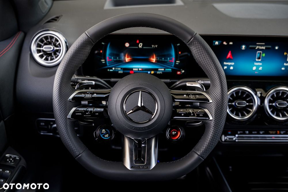 Mercedes-Benz GLA - 25