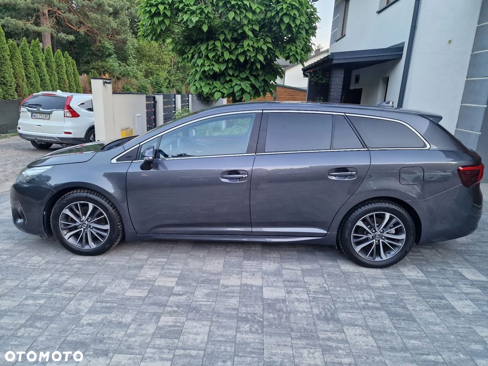 Toyota Avensis 2.0 D-4D Prestige - 2