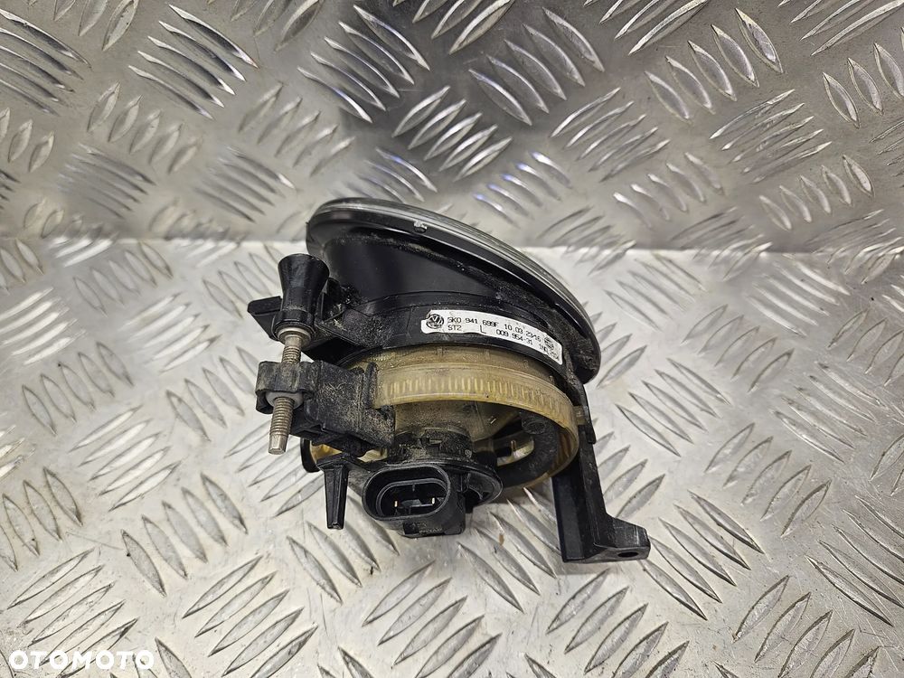 VW TOUAREG 7P  10-15R HALOGEN PRAWY - 10