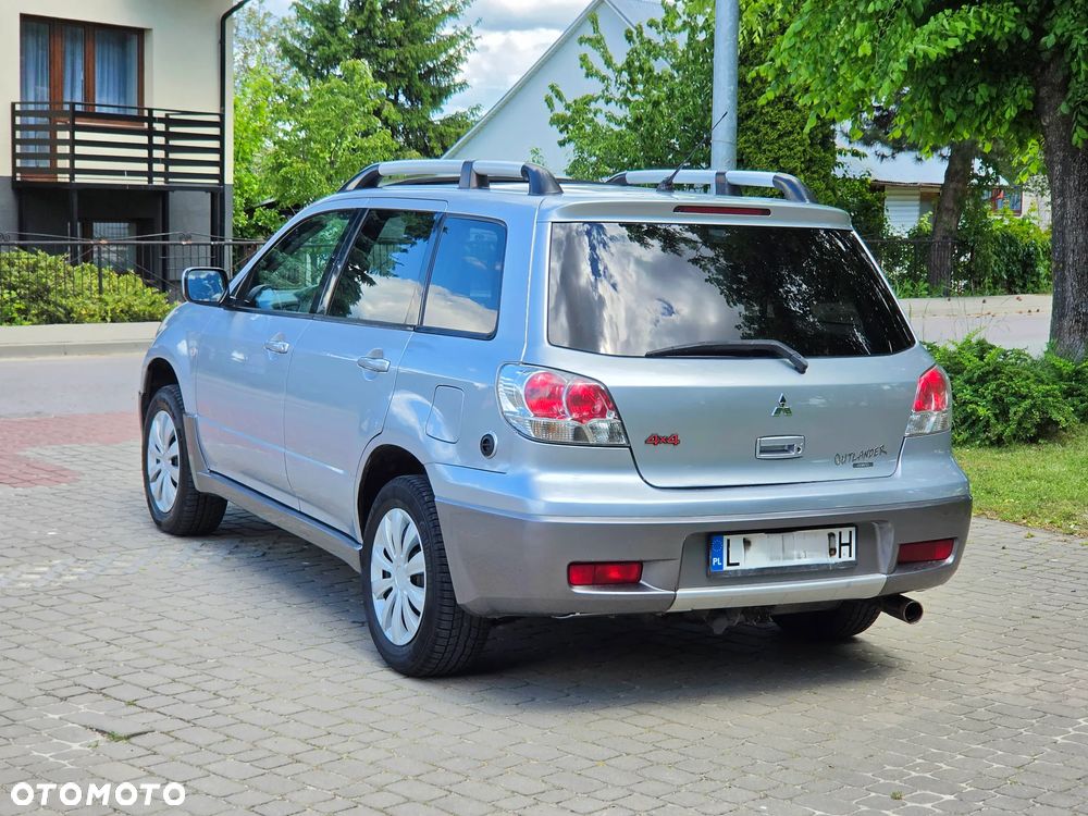 Mitsubishi Outlander 2.4 4WD Intense - 16