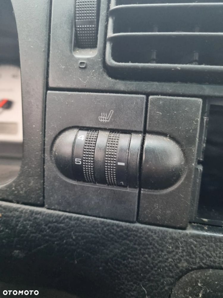 VW golf III mk3 hb 5d 1.8 AAM lakier LA5E grzane fotele Elektryczne lusterka klima na części - 12