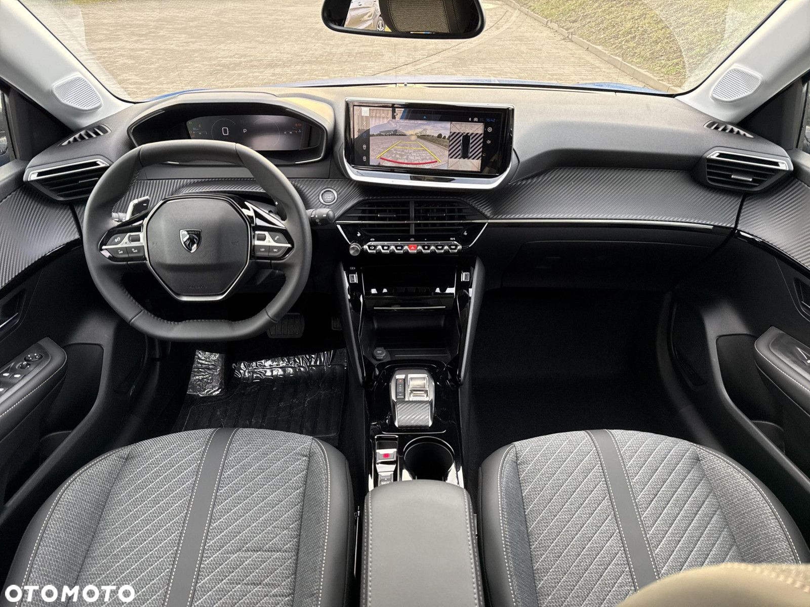 Peugeot 208 - 12