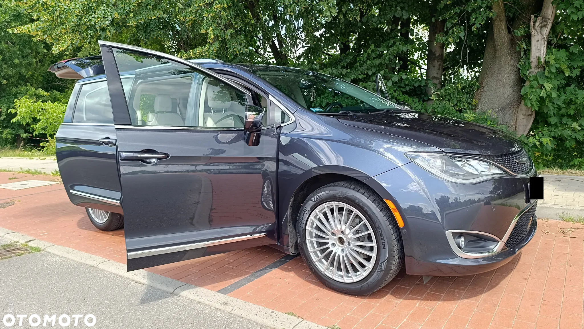 Chrysler Pacifica - 2