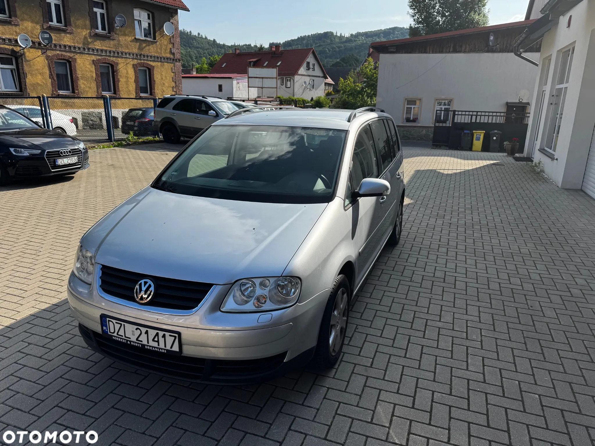 Volkswagen Touran 2.0 EcoFuel Highline - 4