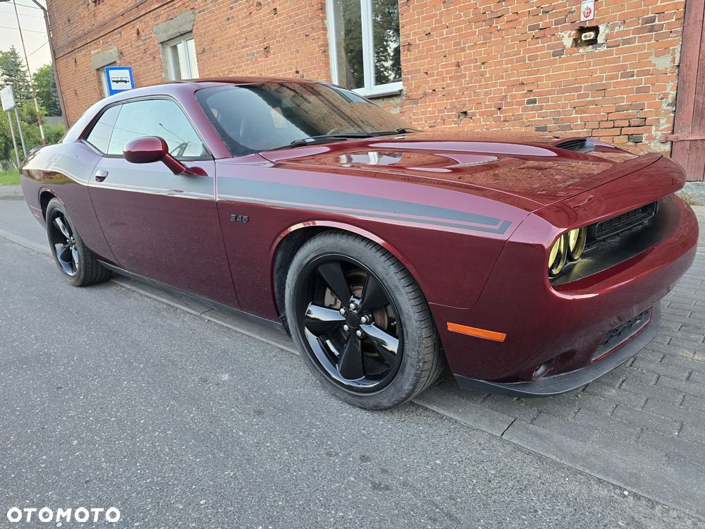 Dodge Challenger - 1