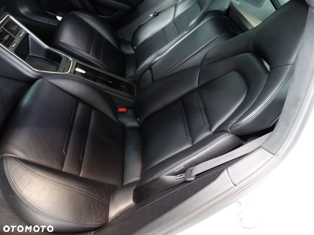 Porsche Panamera - 12