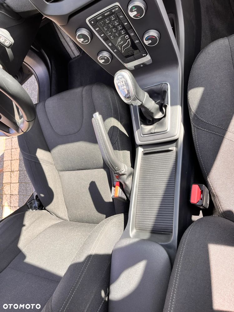 Volvo V40 D2 Momentum - 28