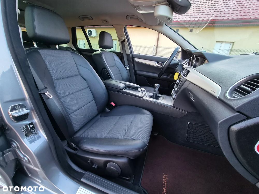Mercedes-Benz Klasa C 180 BlueEFFICIENCY Avantgarde - 32