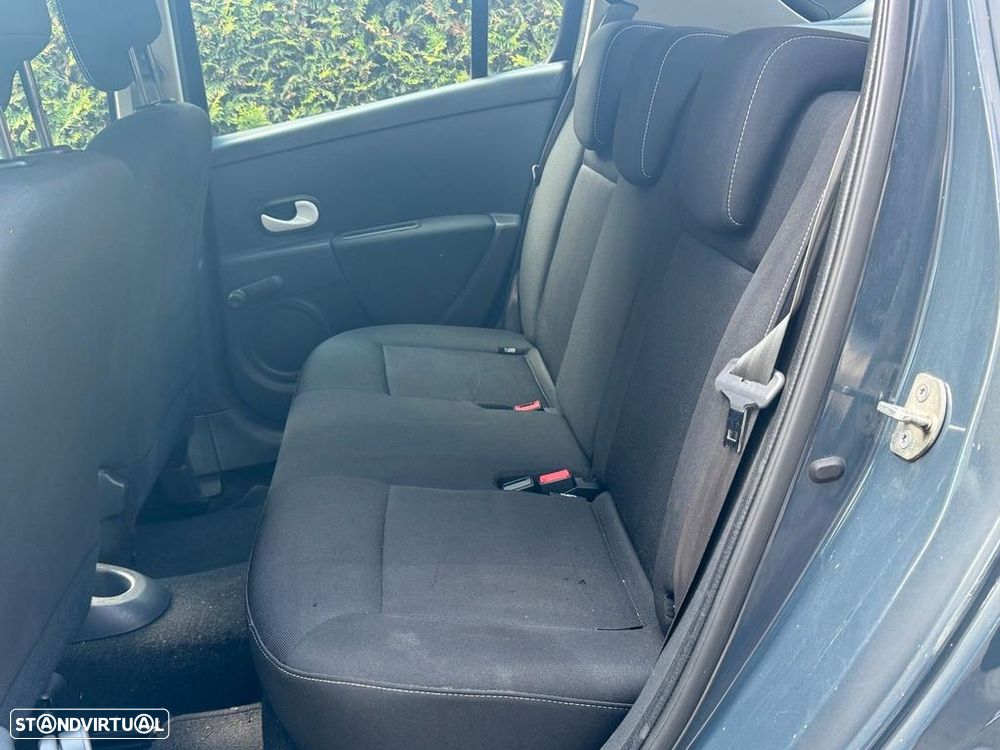 Renault Clio 1.2 16V Confort 130g - 1