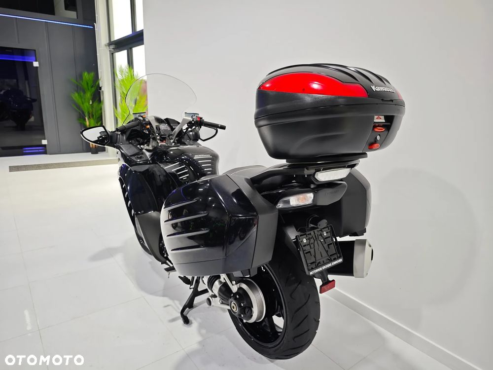 Kawasaki GTR - 16