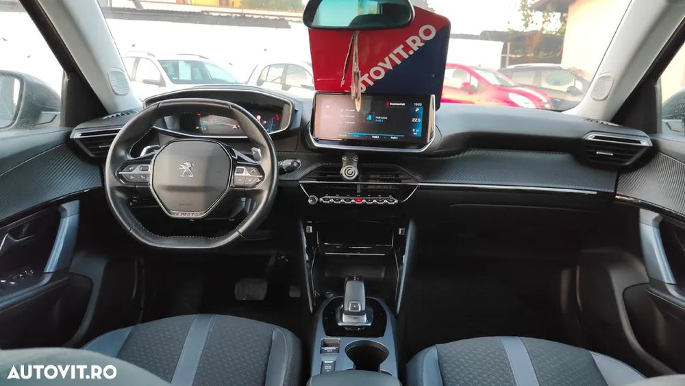 Peugeot 2008 - 8