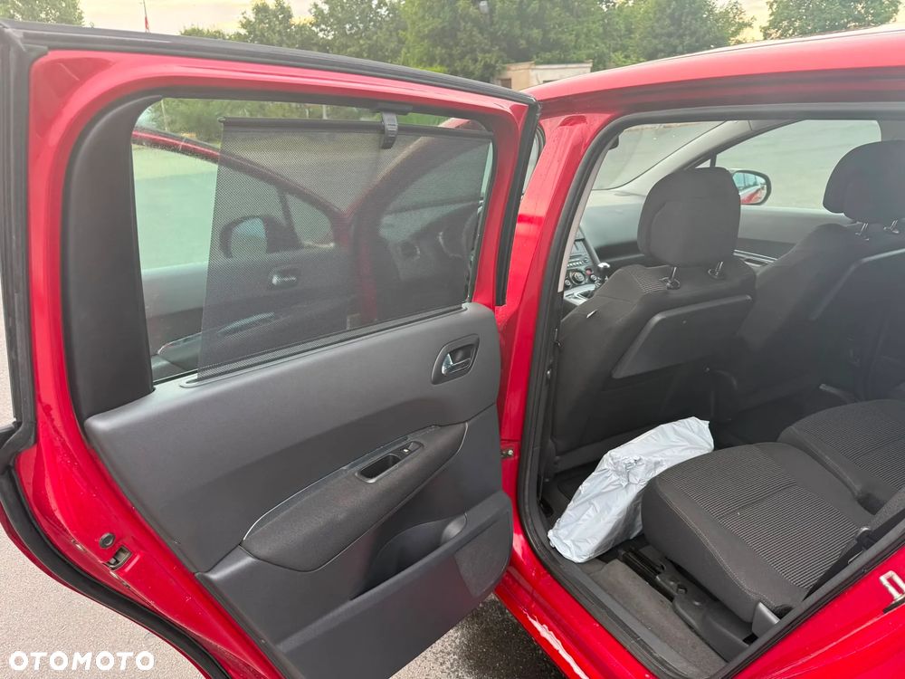 Peugeot 5008 - 8