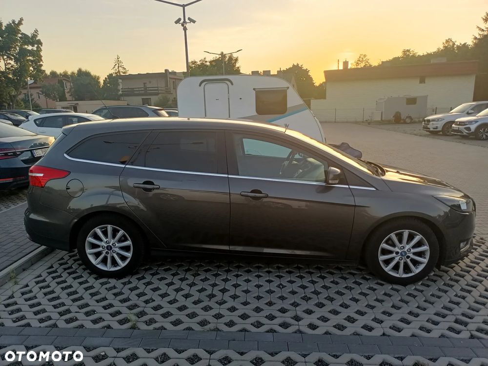 Ford Focus Turnier 1.5 EcoBlue Start-Stopp-System TITANIUM - 2
