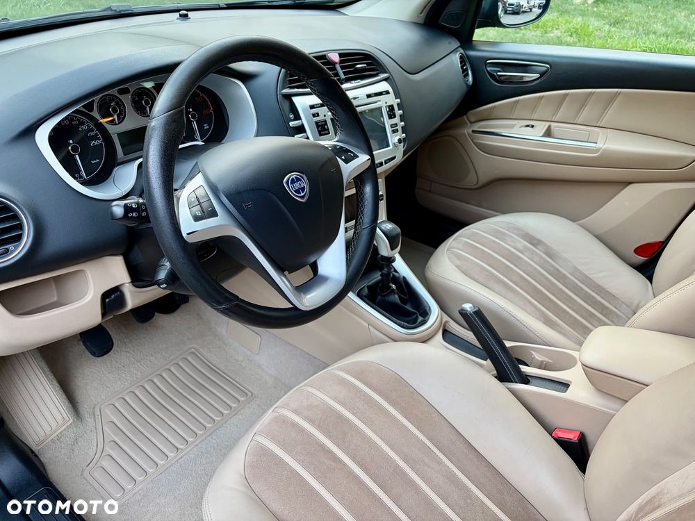 Lancia Delta 1.6 MultiJet 16v Gold - 14