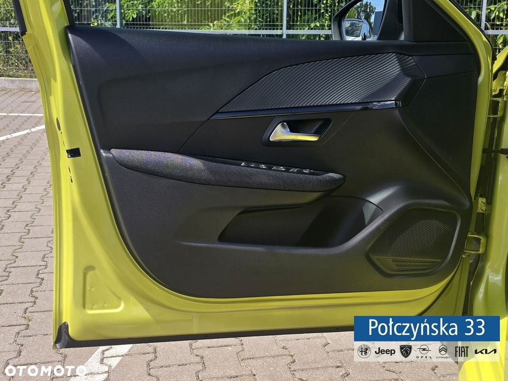 Peugeot 208 - 12