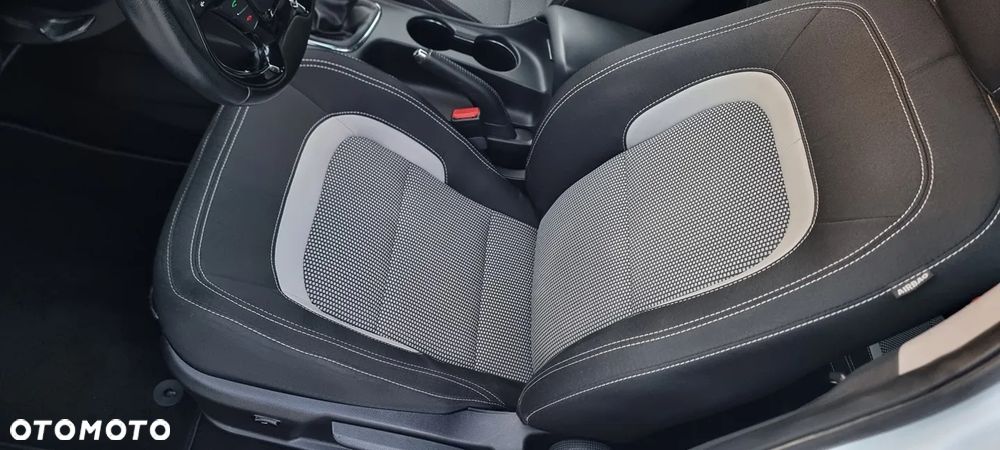 Kia Ceed 1.6 GDI Dream Team Edition - 17
