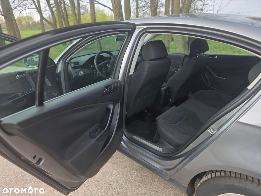Volkswagen Passat 1.9 TDI Comfortline - 16