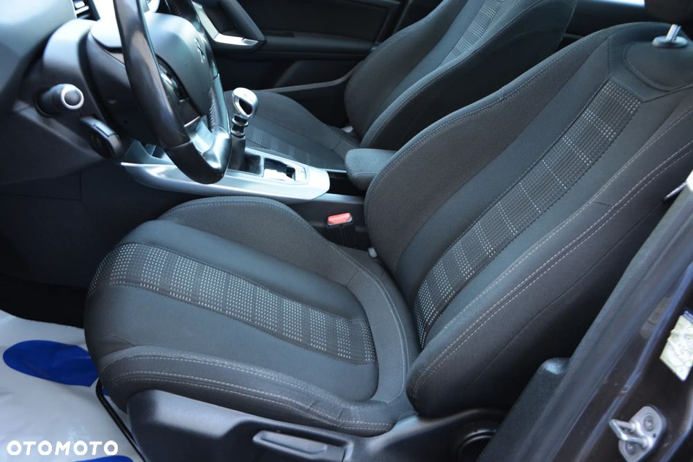 Peugeot 308 1.6 BlueHDi Allure S&S - 32