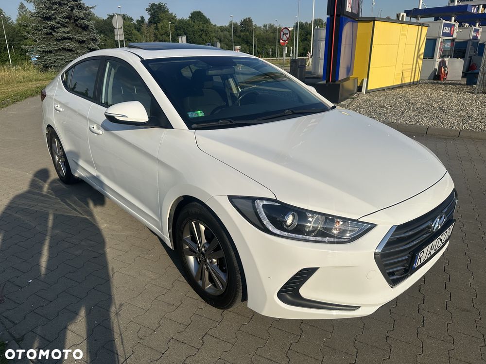 Hyundai Elantra - 12