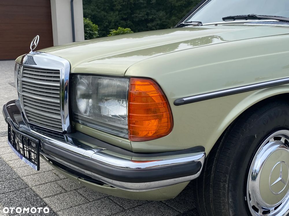Mercedes-Benz W123 - 12
