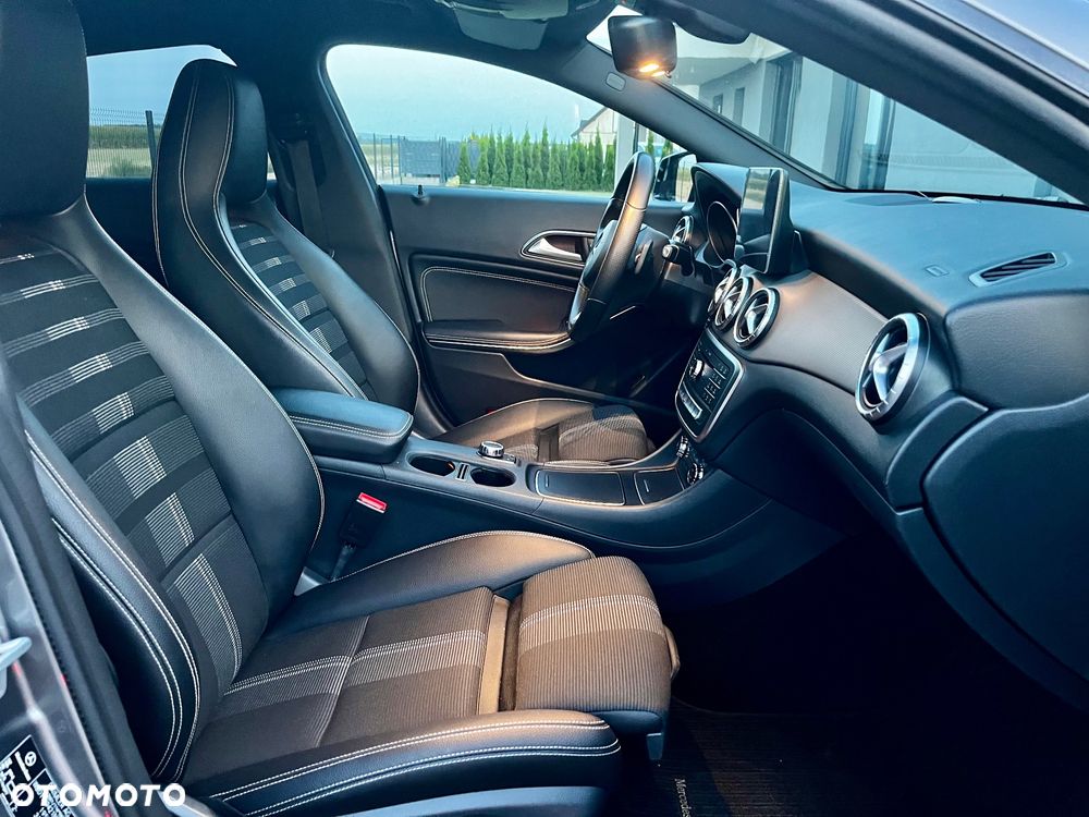 Mercedes-Benz CLA Shooting Brake 180 7G-DCT Urban - 14