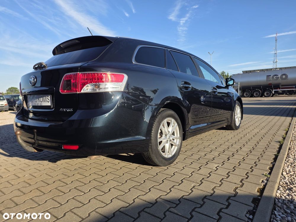 Toyota Avensis 2.0 D-4D Executive - 25