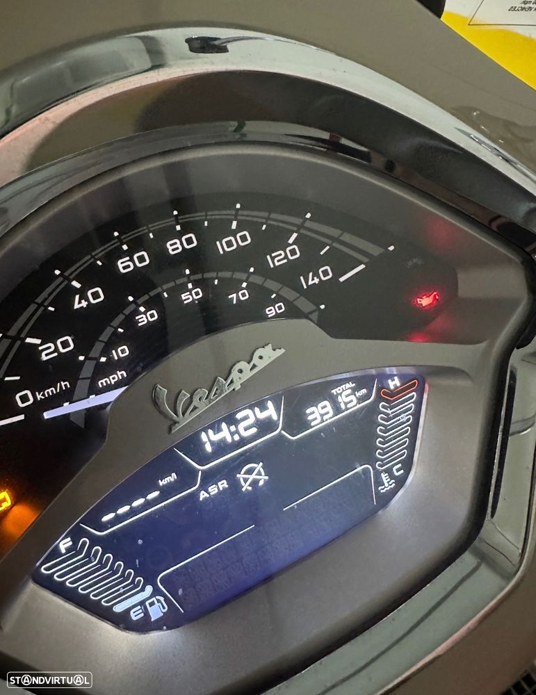 Vespa GTS Super GTS 300 Super Sport - 4