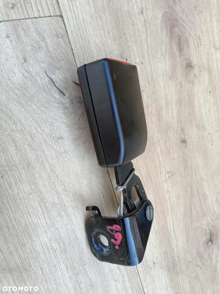 MERCEDES W211 ZAPINKA PASA TYLNA A2118604169 - 1