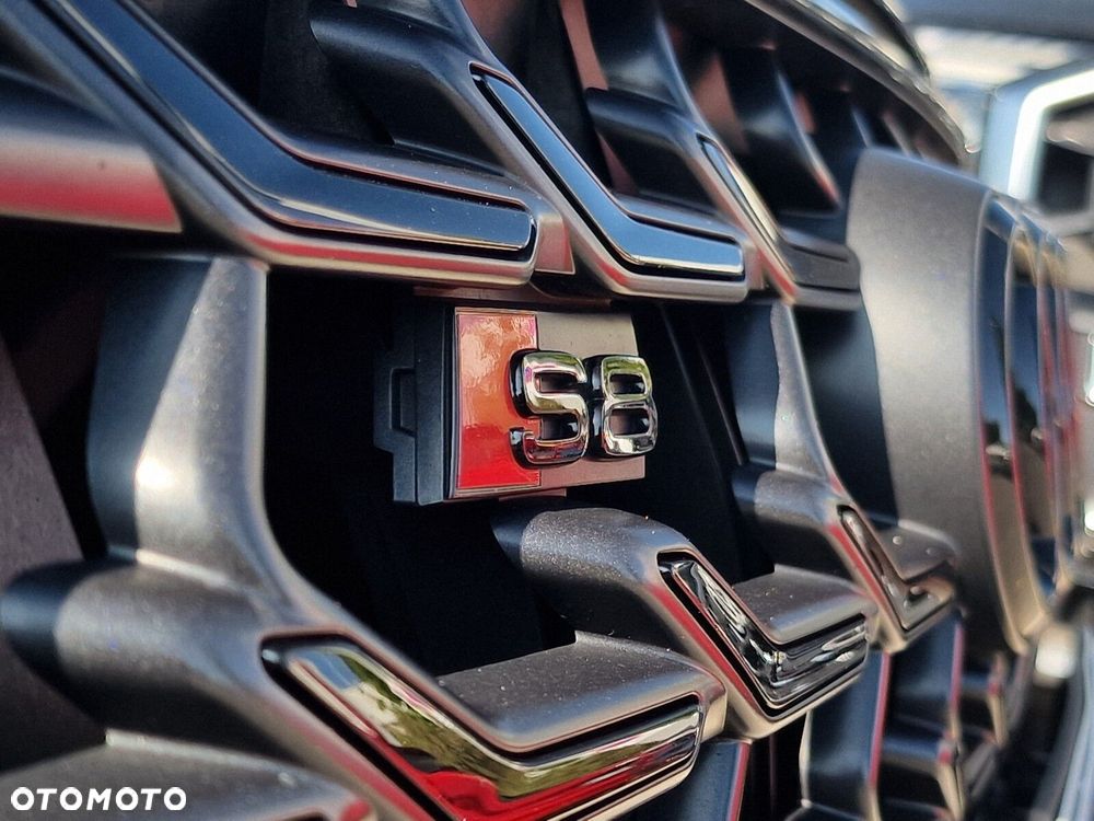 Audi S8 - 12