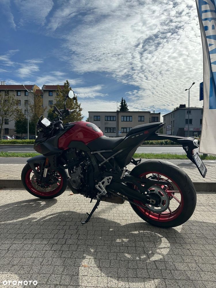 Suzuki GSX - 5