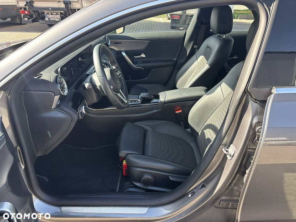 Mercedes-Benz CLA 180 7G-DCT Progressive - 10