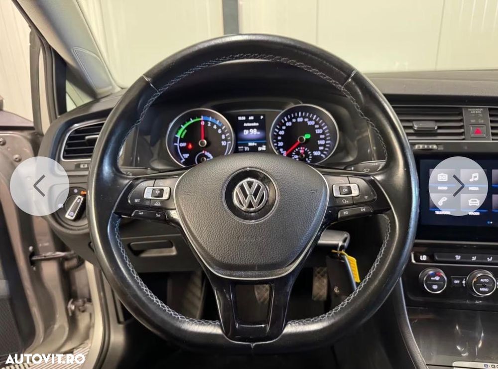 Volkswagen Golf - 8