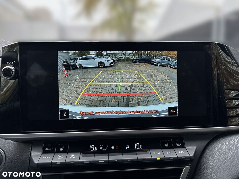 Toyota Camry - 22