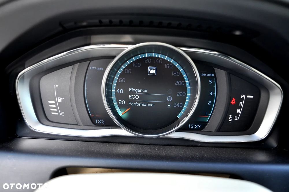 Volvo XC 60 D4 AWD Summum - 25