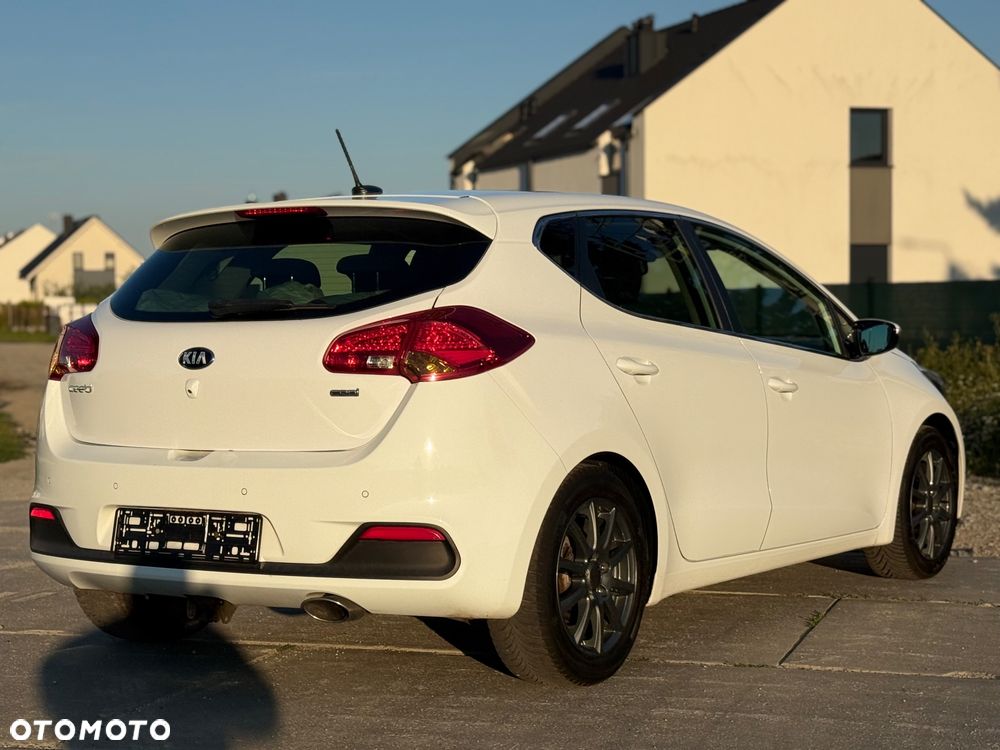 Kia Ceed - 8